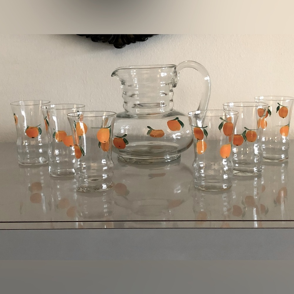 ANCHOR HOCKING Vintage Orange Juice Pitcher and 6 glasses.